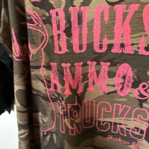 Plus size ladies 2X Southern Grace graphic camo top 3/4 sleeve - Picture 6 of 7